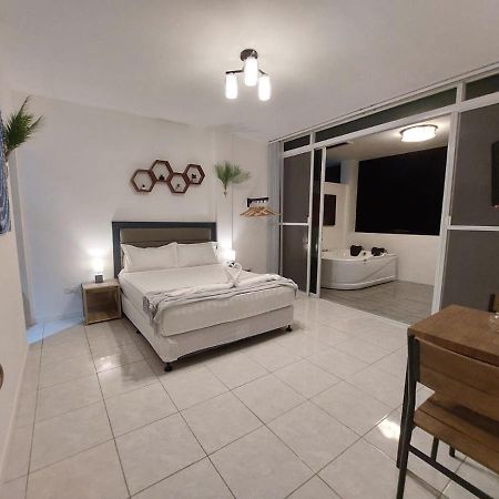 Bonsai Jacuzzi Suites Panglao Exterior photo