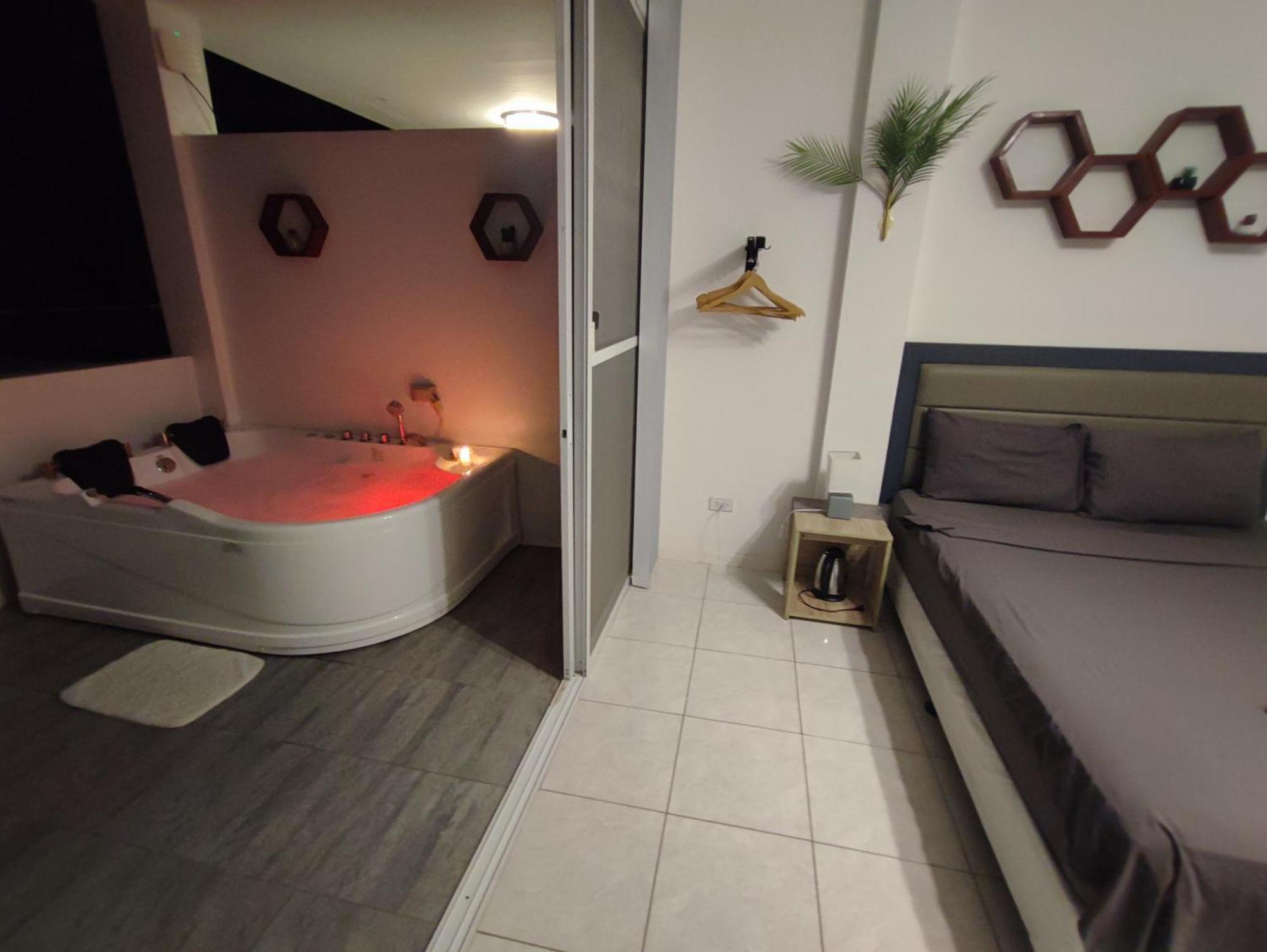 Bonsai Jacuzzi Suites Panglao Exterior photo